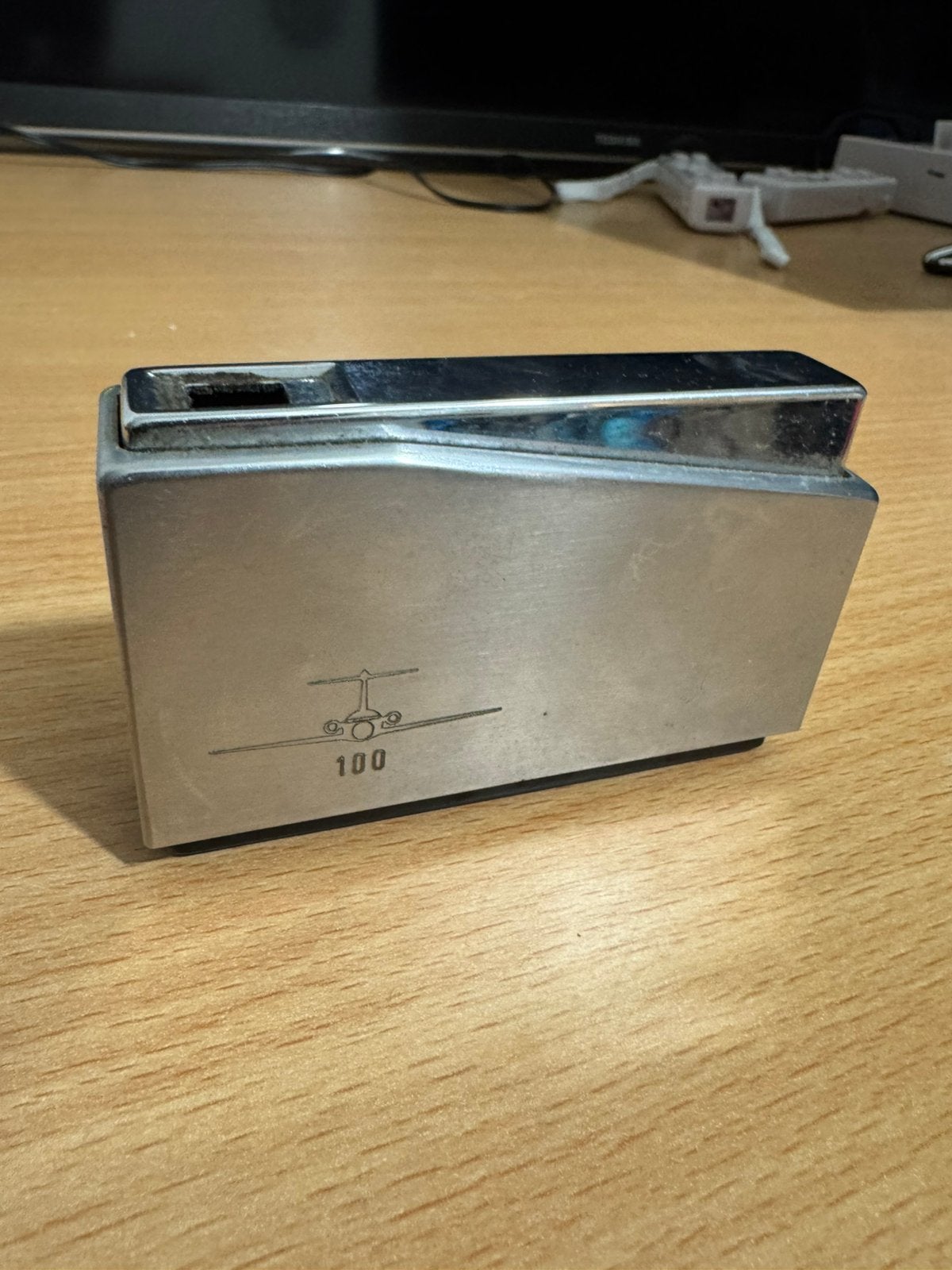 Vintage Fokker 100 Vliegtuig Tafel Aansteker, Verzamelen, Ophalen of Verzenden, Gebruikt, Aansteker