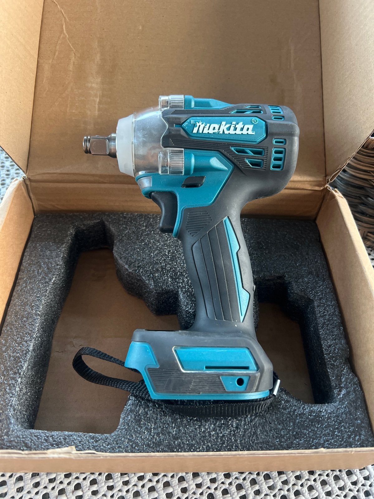 Makita DTW300 Accu Slagmoersleutel - Zo goed als nieuw, Doe-het-zelf en Verbouw, Gereedschap | Boormachines, Ophalen, 600 watt of meer