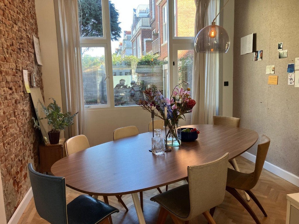 Ovale eettafel 245 x 128 cm – walnootkleur met wit onderstel, Huis en Inrichting, Tafels | Eettafels, Ophalen, Overige materialen