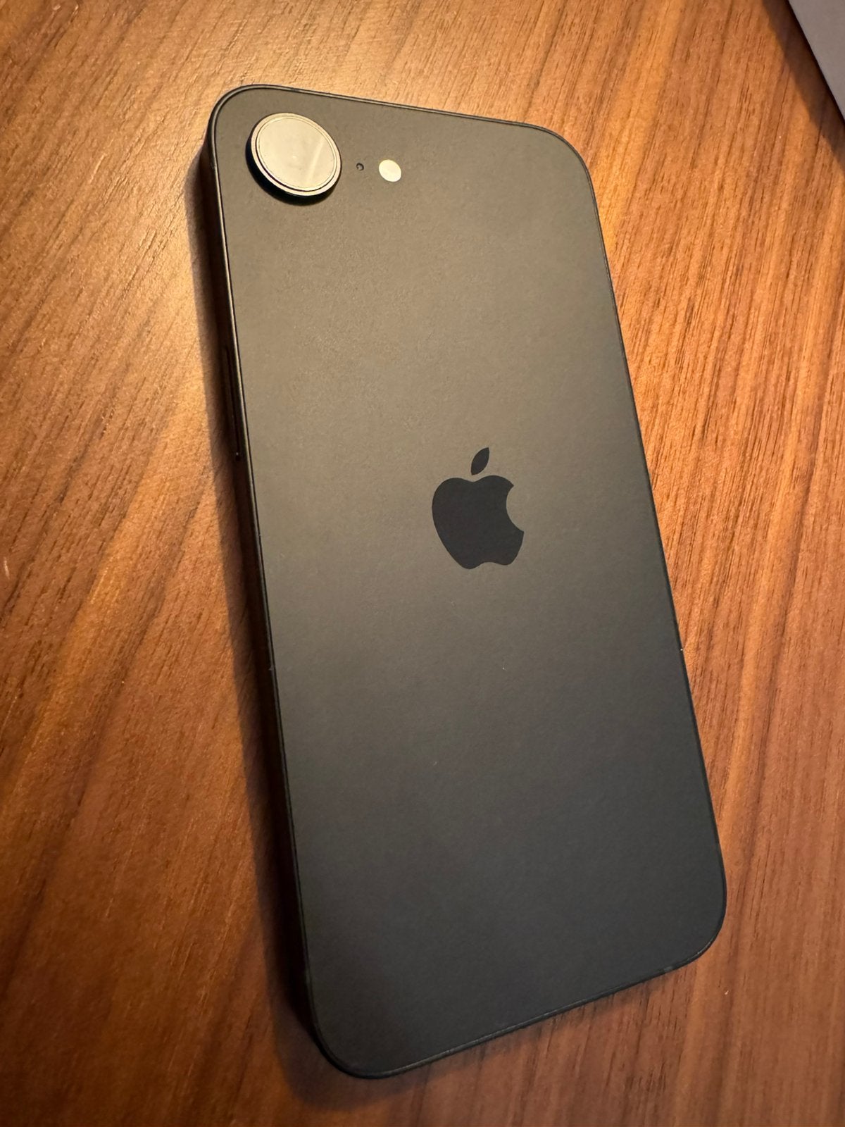Nieuwstaat iPhone 16e 128GB Zwart Batter 100% bon + garantie, Telecommunicatie, Zwart, Ophalen of Verzenden, Zo goed als nieuw