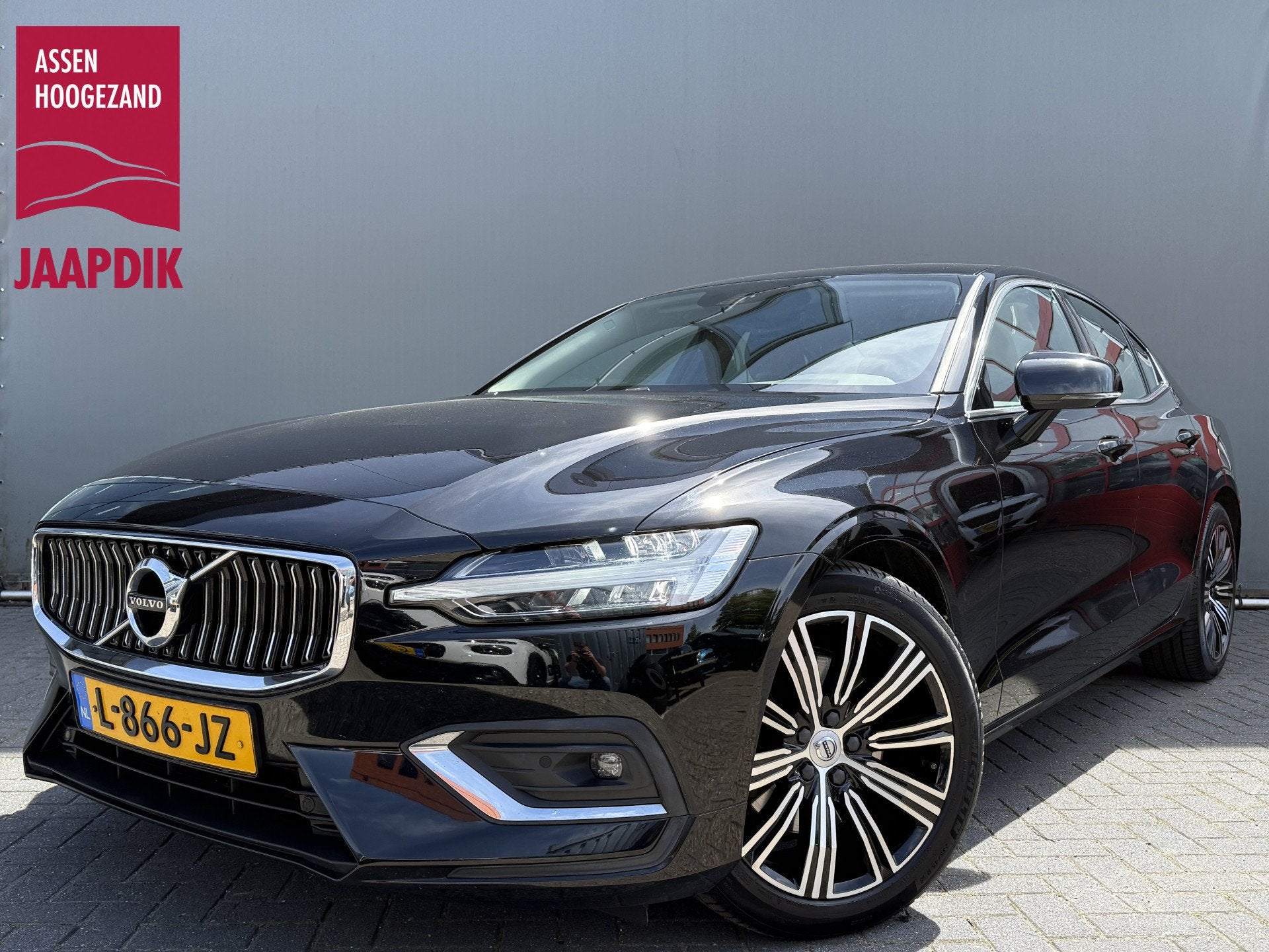 Volvo S60 BWJ 2021 2.0 B4 198 PK Inscription AUTOMAAT | FULL, Auto's, 4 cilinders, S60, Zwart, Hybride Elektrisch/Benzine