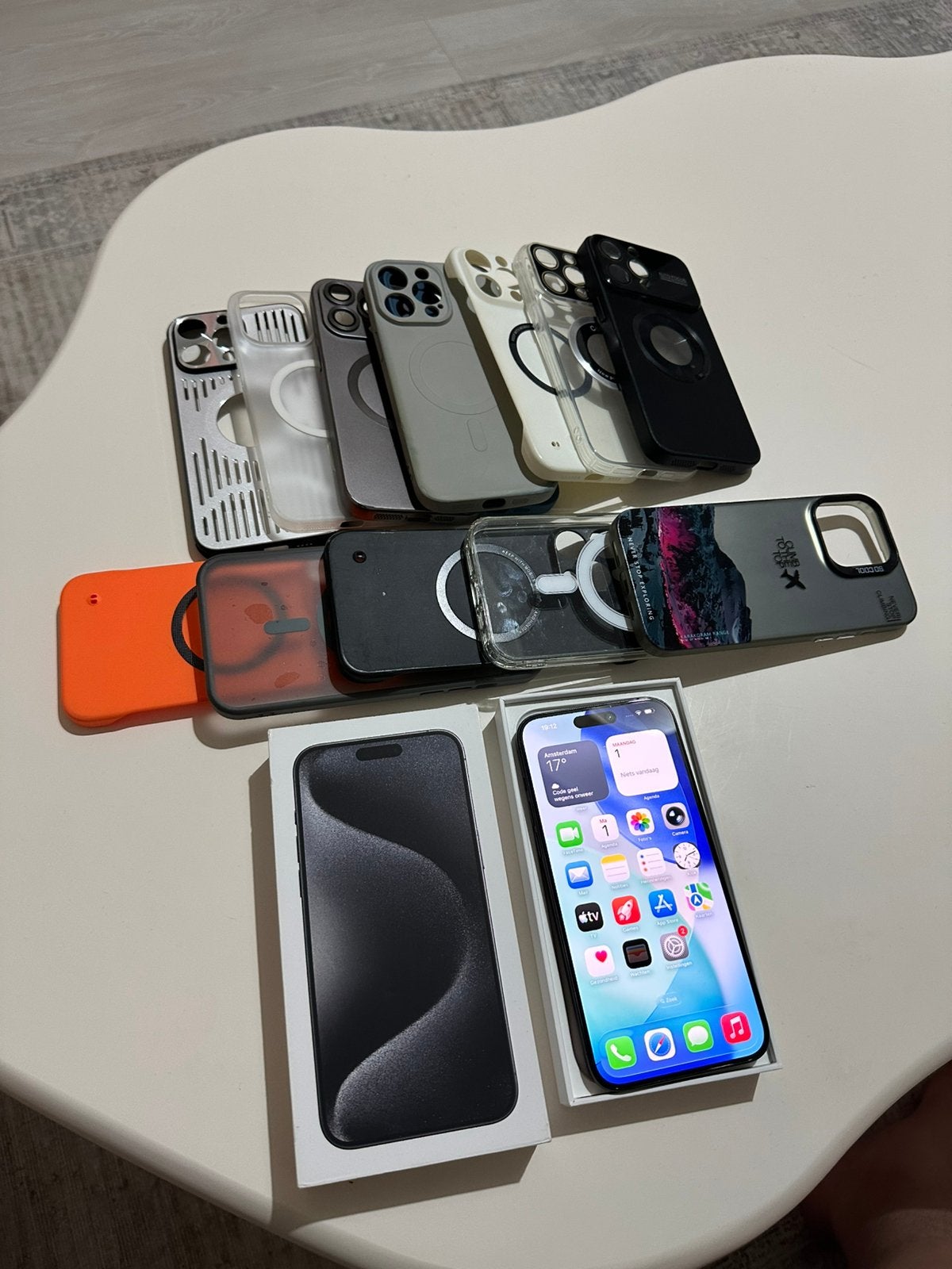 Nette iPhone 15 Pro Max 256GB | Doos + 13 Hoesjes, Telecommunicatie, Mobiele telefoons | Apple iPhone, 256 GB, Zwart, IPhone 15 Pro Max