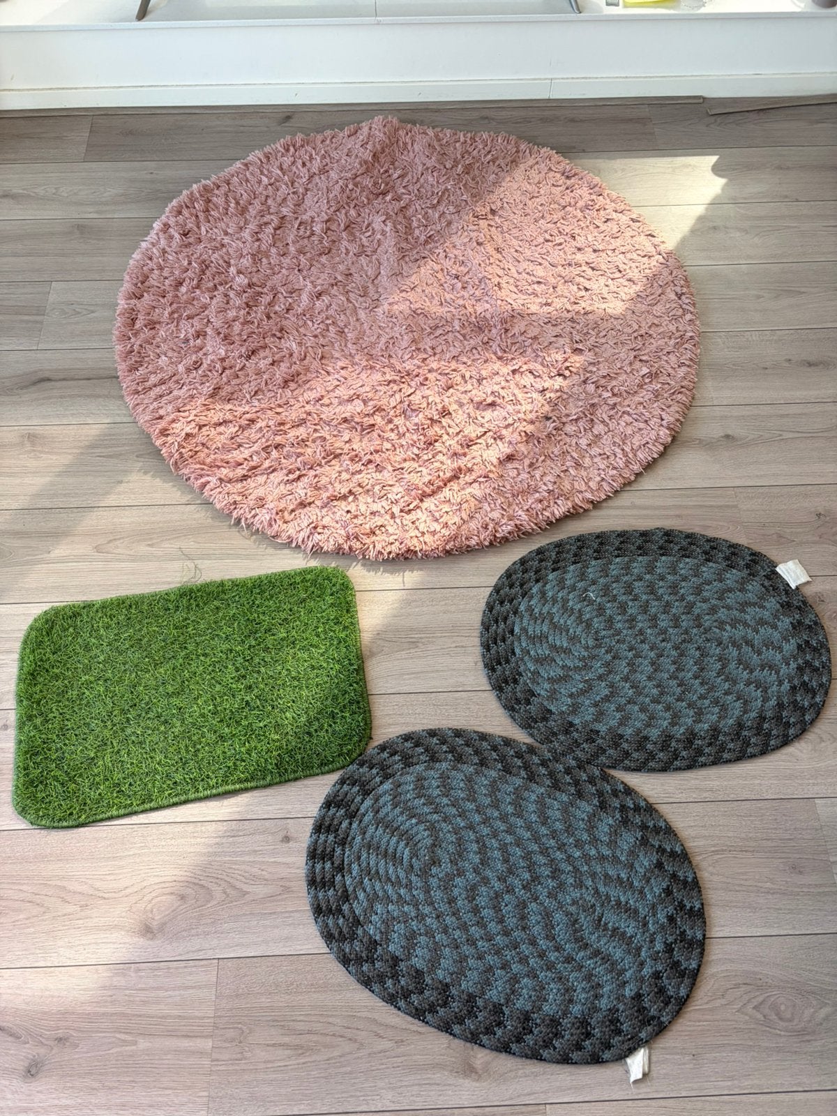 Rug Bundle - Pink Round Shaggy Rug + 2 Matching Mats + Grass, Ophalen, Zo goed als nieuw