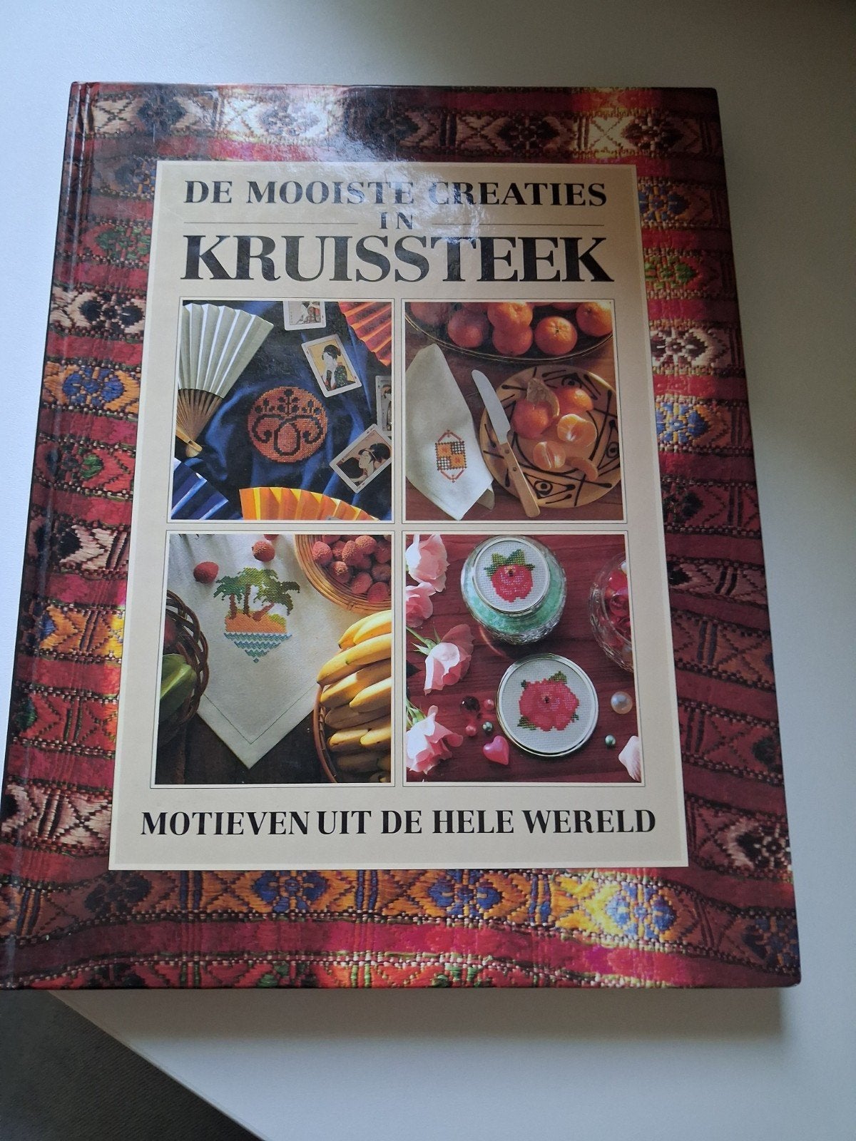 De Mooiste Creaties in Kruissteek, Boeken, Ophalen of Verzenden, Zo goed als nieuw, Borduren en Naaien, Jan Eaton