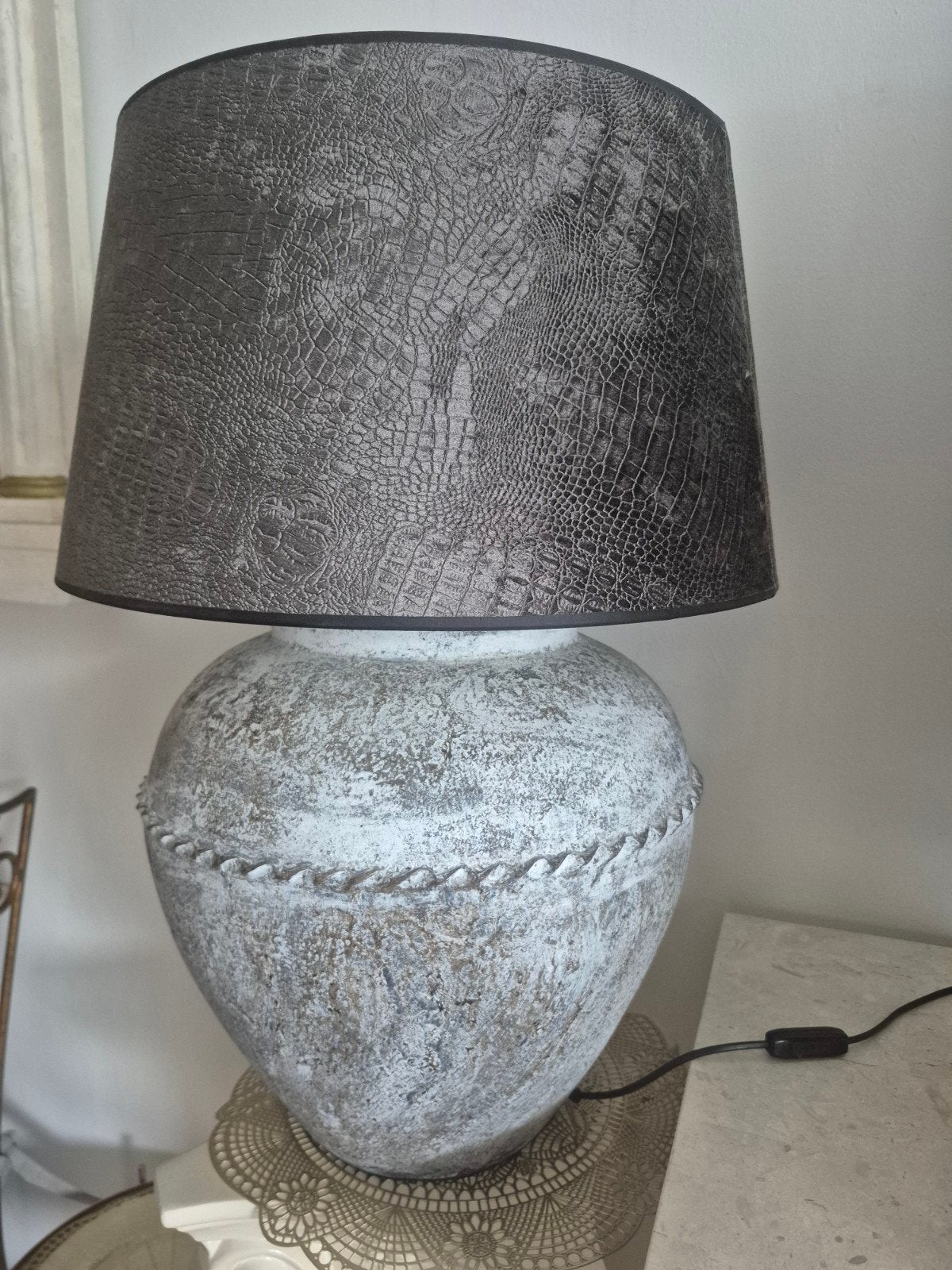 landelijke brocante tafellamp incl kap en lichtbron te koop, Huis en Inrichting, Grijs, Ophalen, Zo goed als nieuw, Landelijk