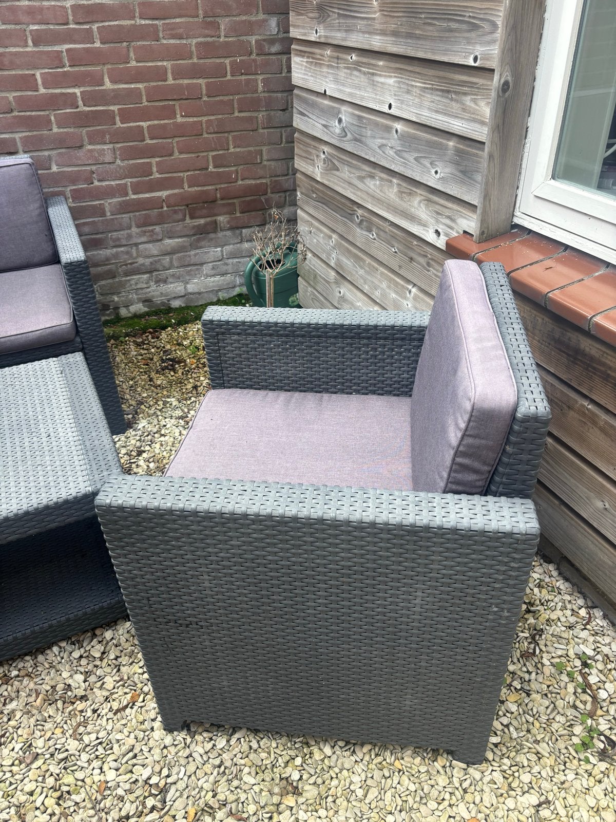 Foto 4 van Loungeset met bank, salontafel en 2 stoelen