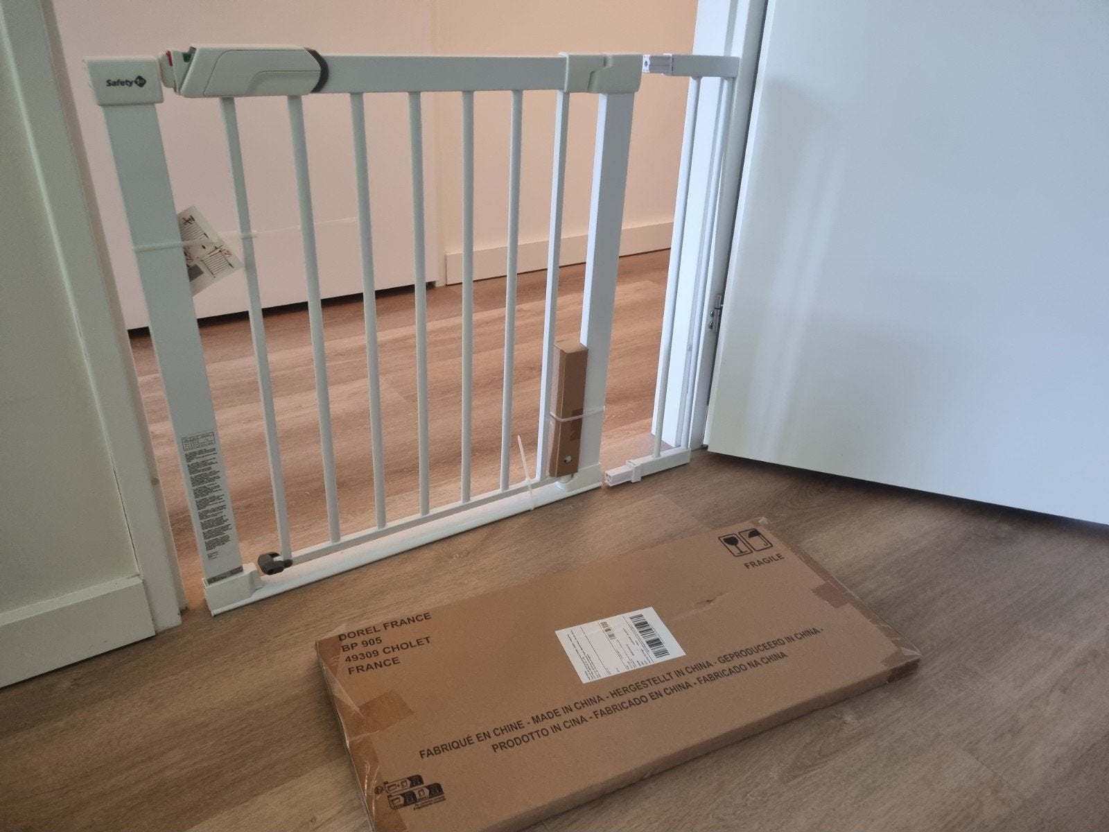 Safety 1st verstelbaar veiligheidshekje (nieuw), Kinderen en Baby's, Ophalen, Nieuw, 100 tot 115 cm, Klemhekje