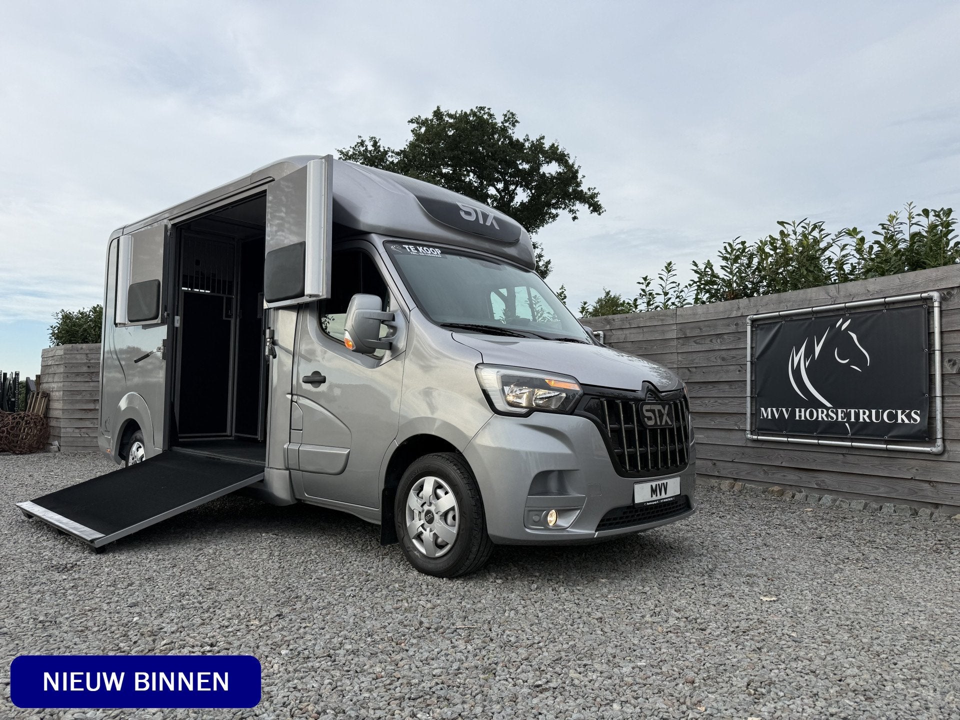 Renault Master | HORSETRUCK | STX | STALLION 3XL | 2024 | HE, Dieren en Toebehoren, Weduwestraat 12
4884MV  WERNHOUT, NL, Paardenwagentje NL | MVV HORSETRUCKS