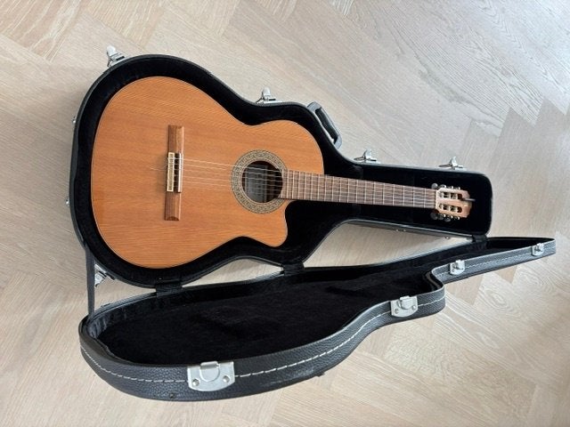 Alhambra Spaanse gitaar met element, Ophalen, Zo goed als nieuw, Solid body, Overige merken