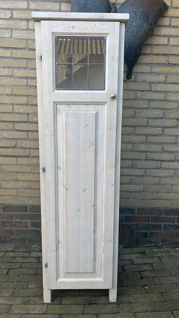 Smalle hoge kast, Huis en Inrichting, Kasten | Overige, Zo goed als nieuw, Ophalen