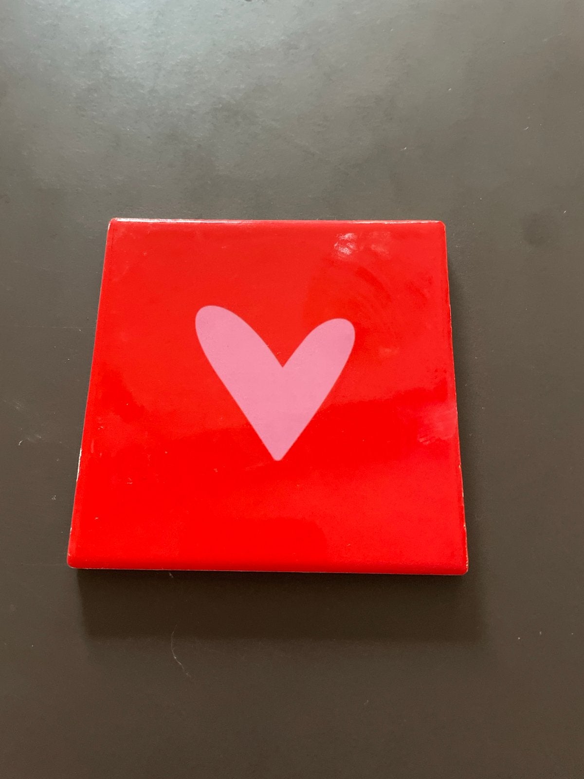 Rood tegeltje met roze hartje - Xenos, Ophalen of Verzenden, Zo goed als nieuw, Modern, Rood
