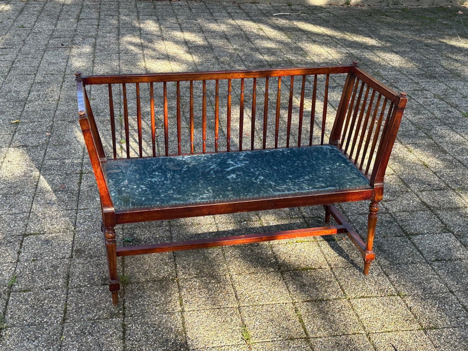 Antiek Frans spijlenbankje ca.1900 – originele blauw velours, Ophalen