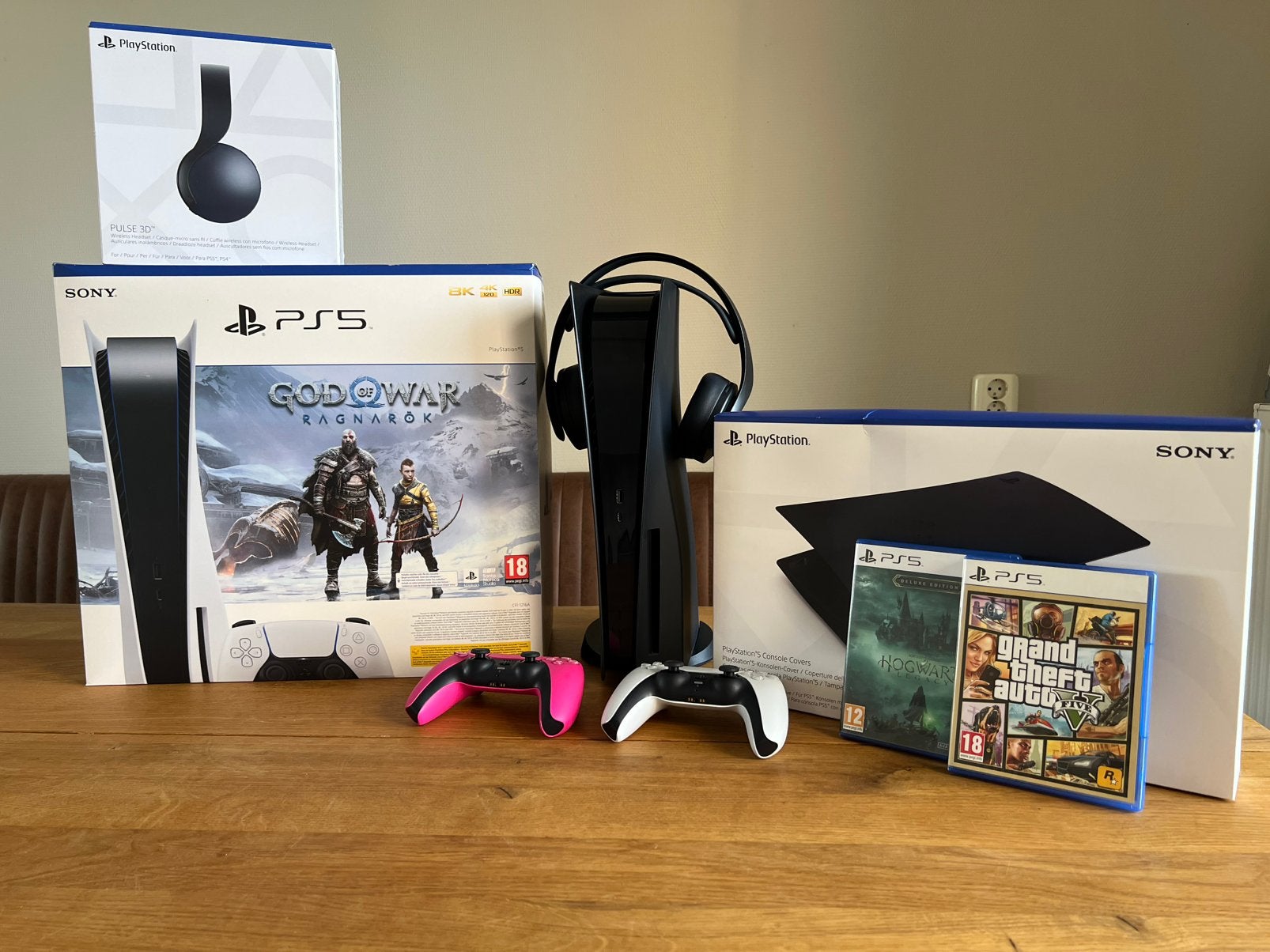 Playstation 5 1TB Phat model met games en headset, Ophalen of Verzenden, Zo goed als nieuw