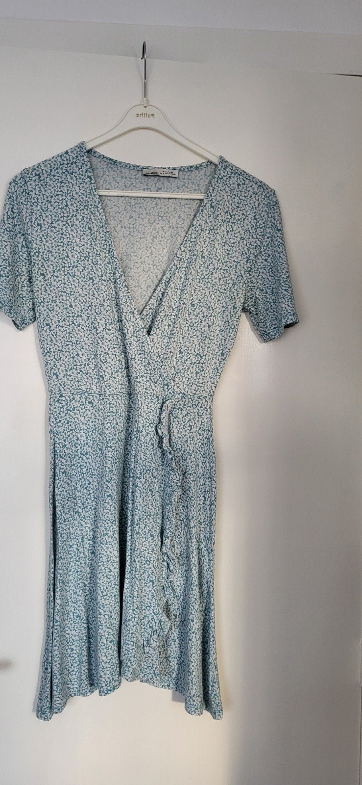 Pull&Bear wikkeljurk met bloemenprint, Maat 38/40 (M), Ophalen of Verzenden, Gedragen, Boven de knie