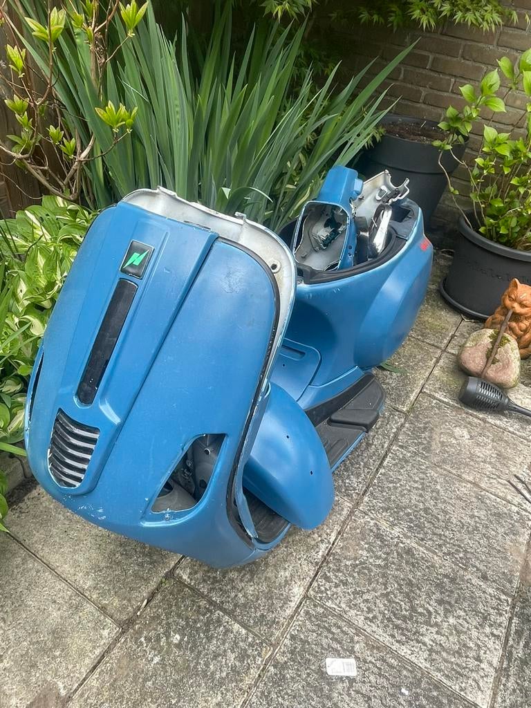 Vespa s50 brom frame inc kappenset, Fietsen en Brommers, Scooters | Vespa, Ophalen of Verzenden, Zo goed als nieuw, Benzine, Overige modellen