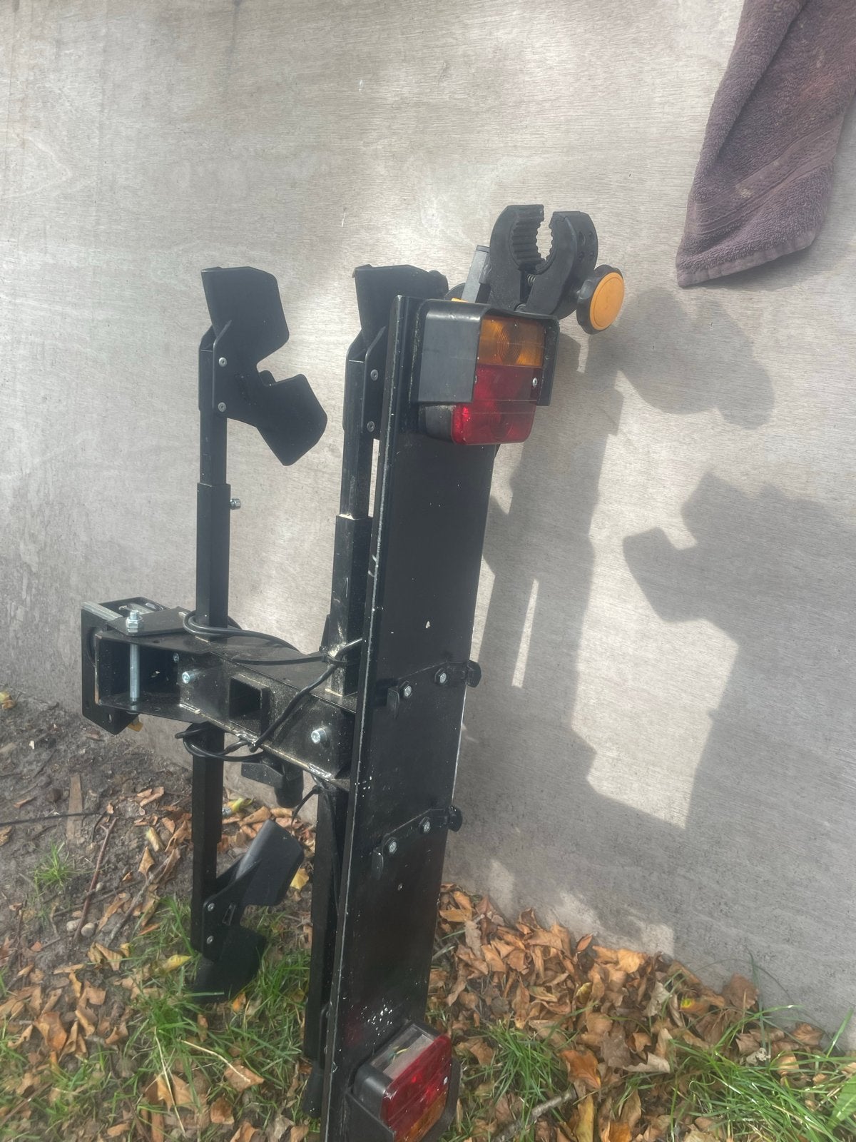 Stevige trekhaak fietsendrager met verlichting van spinder, Ophalen, 2 fietsen, Gebruikt, Trekhaakdrager