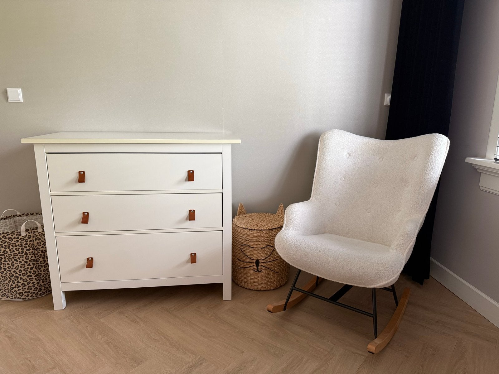 Ikea Hemnes commode en teddy schommelstoel, Ophalen, 50 tot 70 cm, Zo goed als nieuw, 75 tot 100 cm