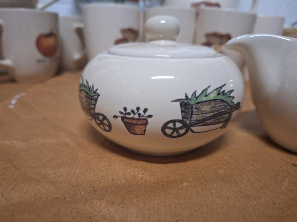 JET service, theepot, suiker en melk set. bekers en mokken., Ophalen of Verzenden