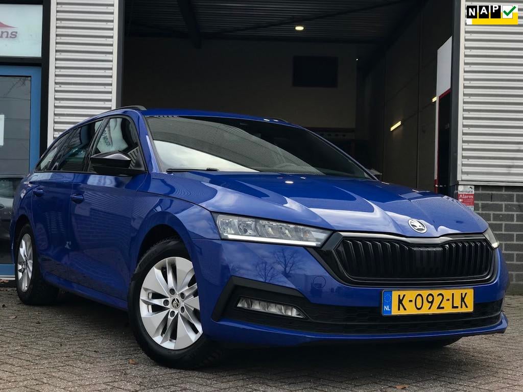 Skoda Octavia Combi 1.0 e-TSI Sport Business Edition Plus|Ma, Auto's, Skoda, Gebruikt, Euro 6, Blauw, 23 km/l