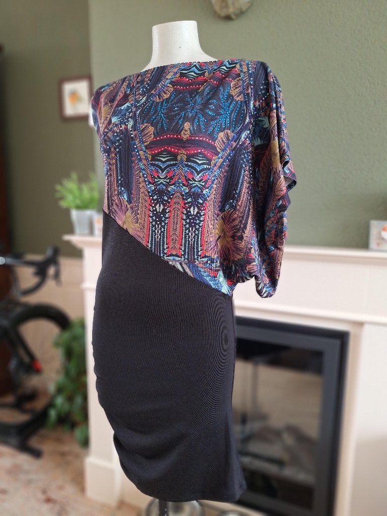 Mooie One shoulder look Custo jurk M 38, Kleding | Dames, Jurken, Maat 38/40 (M), Custo, Verzenden, Zwart