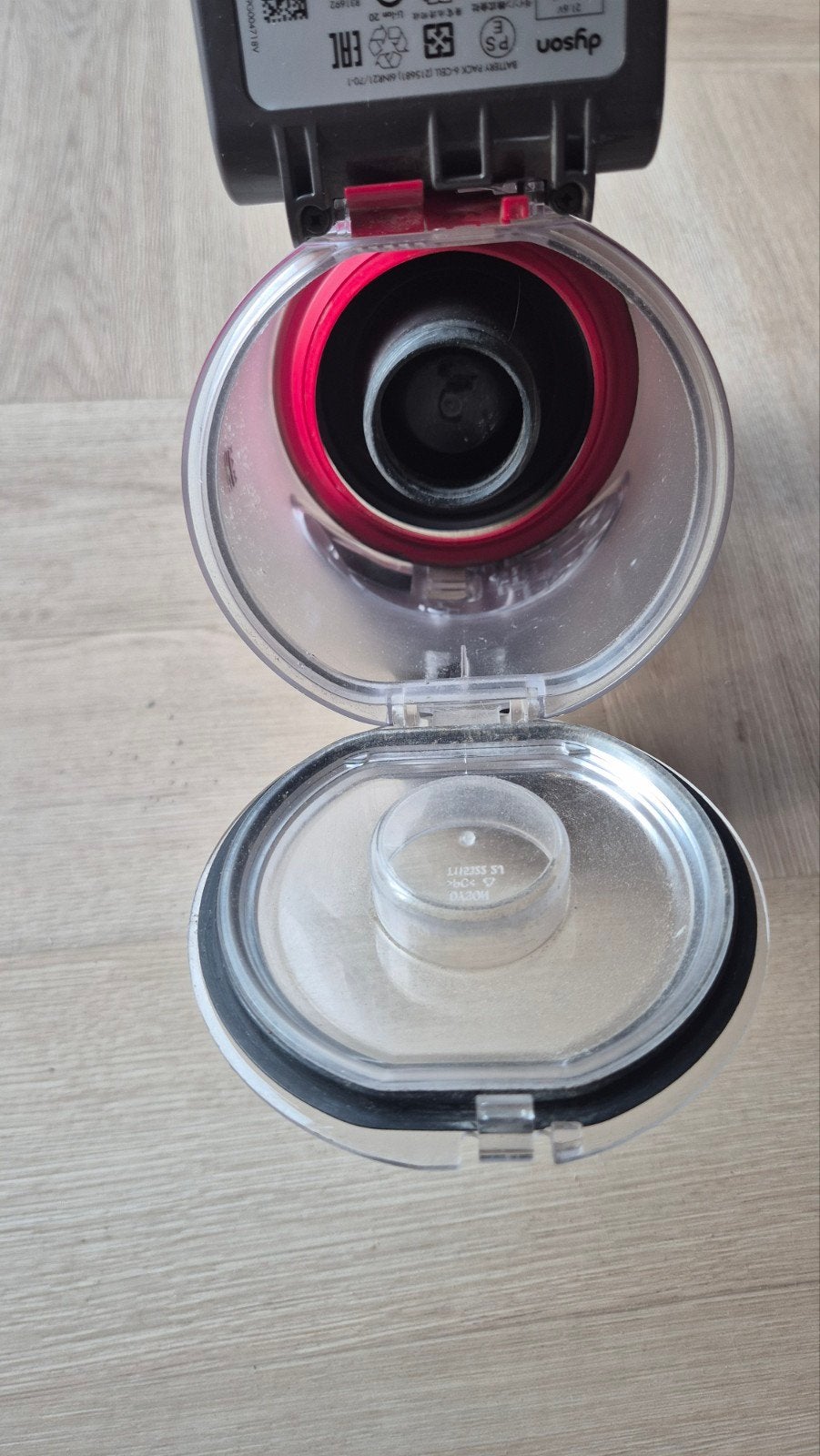 Foto 8 van Dyson V8 Absolute steelstofzuiger met accessoires