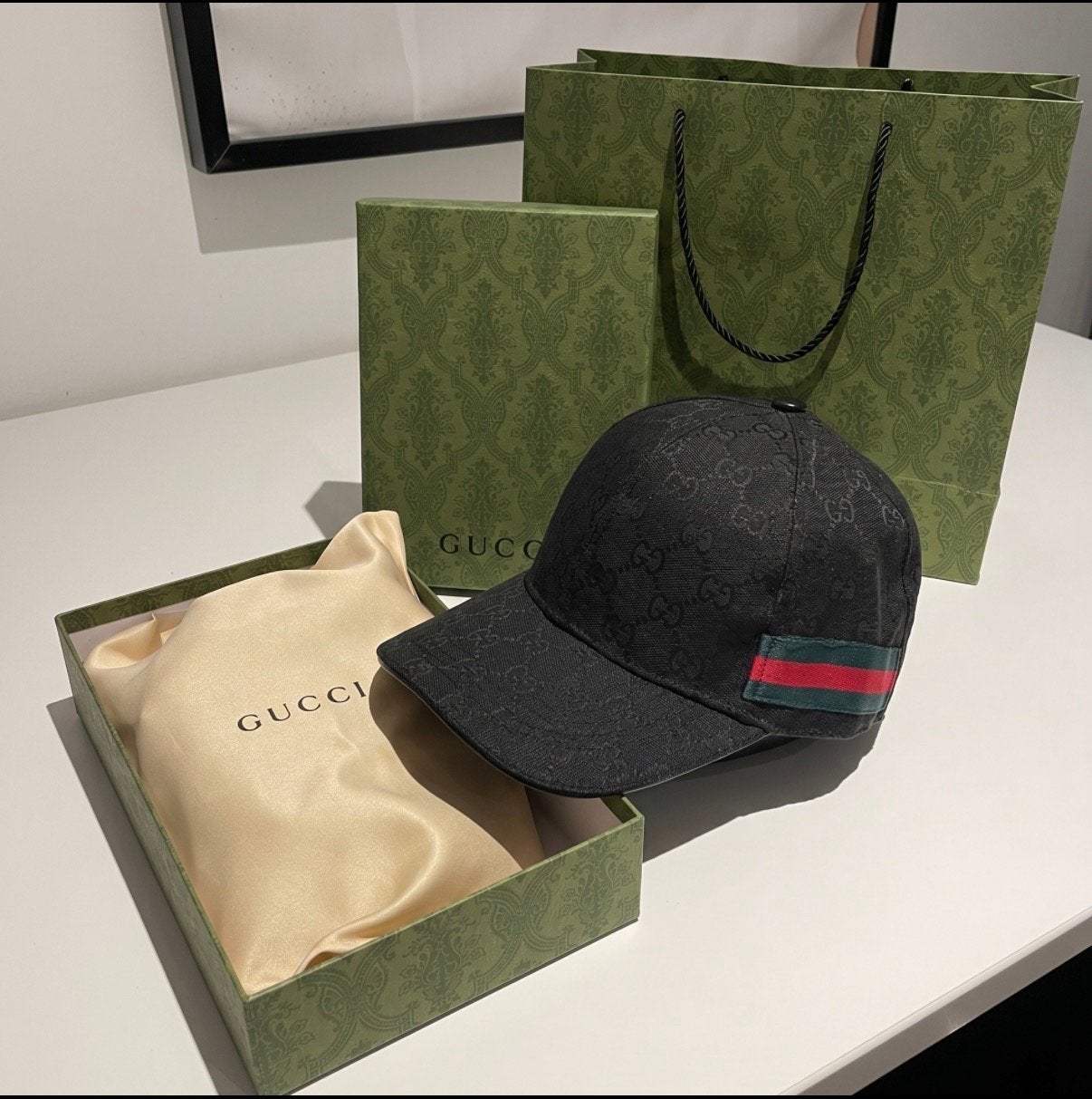 Gucci Pet Zwart met Groen/Rode Band, Verzenden, Zo goed als nieuw, One size fits all, Pet
