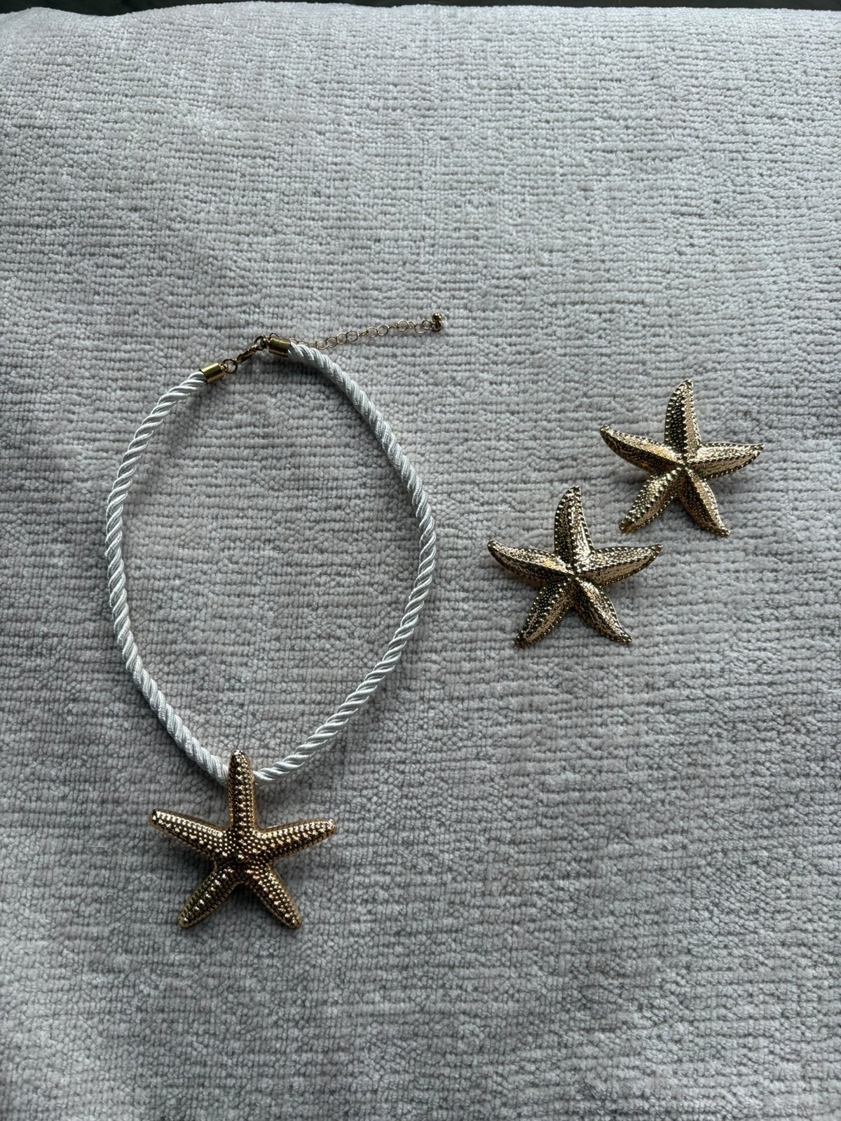 Ketting en oorbellen goudkleurig zeesterren, Ophalen of Verzenden, Goud, Overige materialen, Met hanger