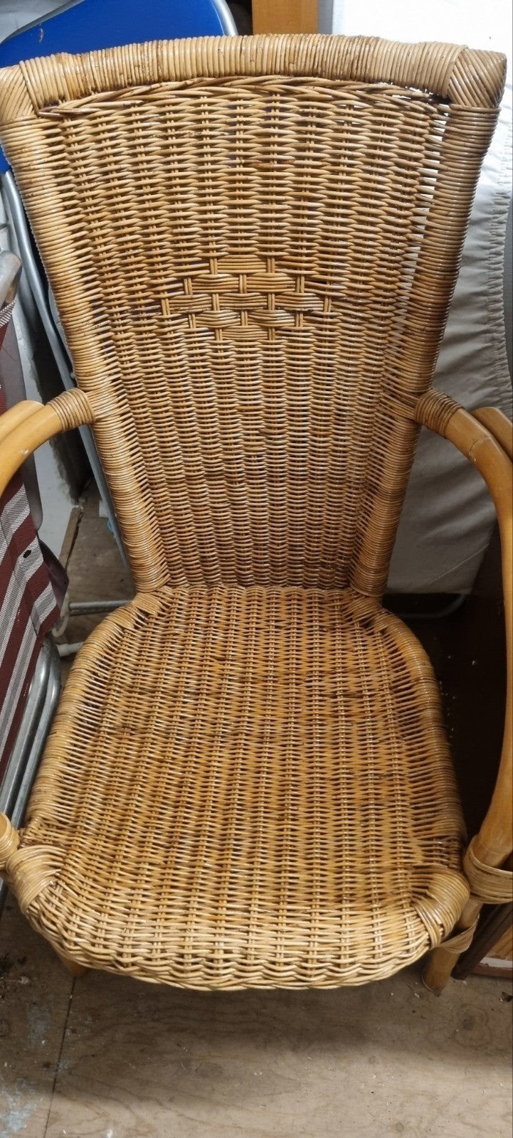 Rotan stoel met armleuningen, Huis en Inrichting, Gebruikt, Bruin, Riet of Rotan, Ophalen of Verzenden