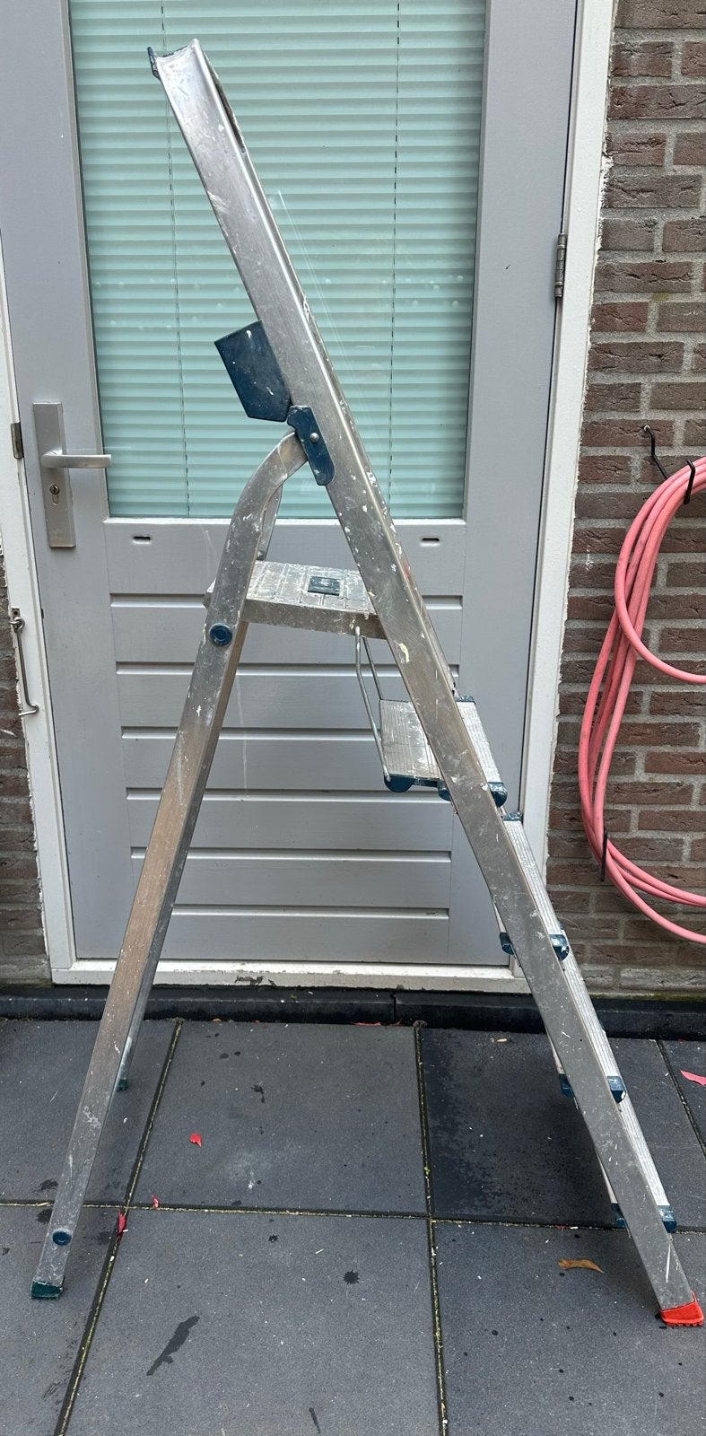 Altrex aluminium trap met 5 treden en beugel, Doe-het-zelf en Verbouw, Ophalen, Gebruikt, Trap, Opvouwbaar of Inschuifbaar