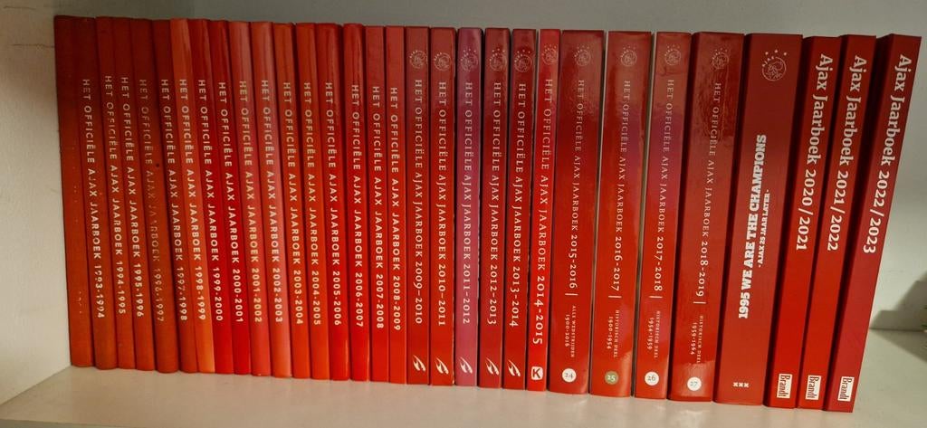 30 Jaarboeken Ajax 1992 -2023 + 4 extra Ajax boeken, Ophalen, Zo goed als nieuw, Balsport