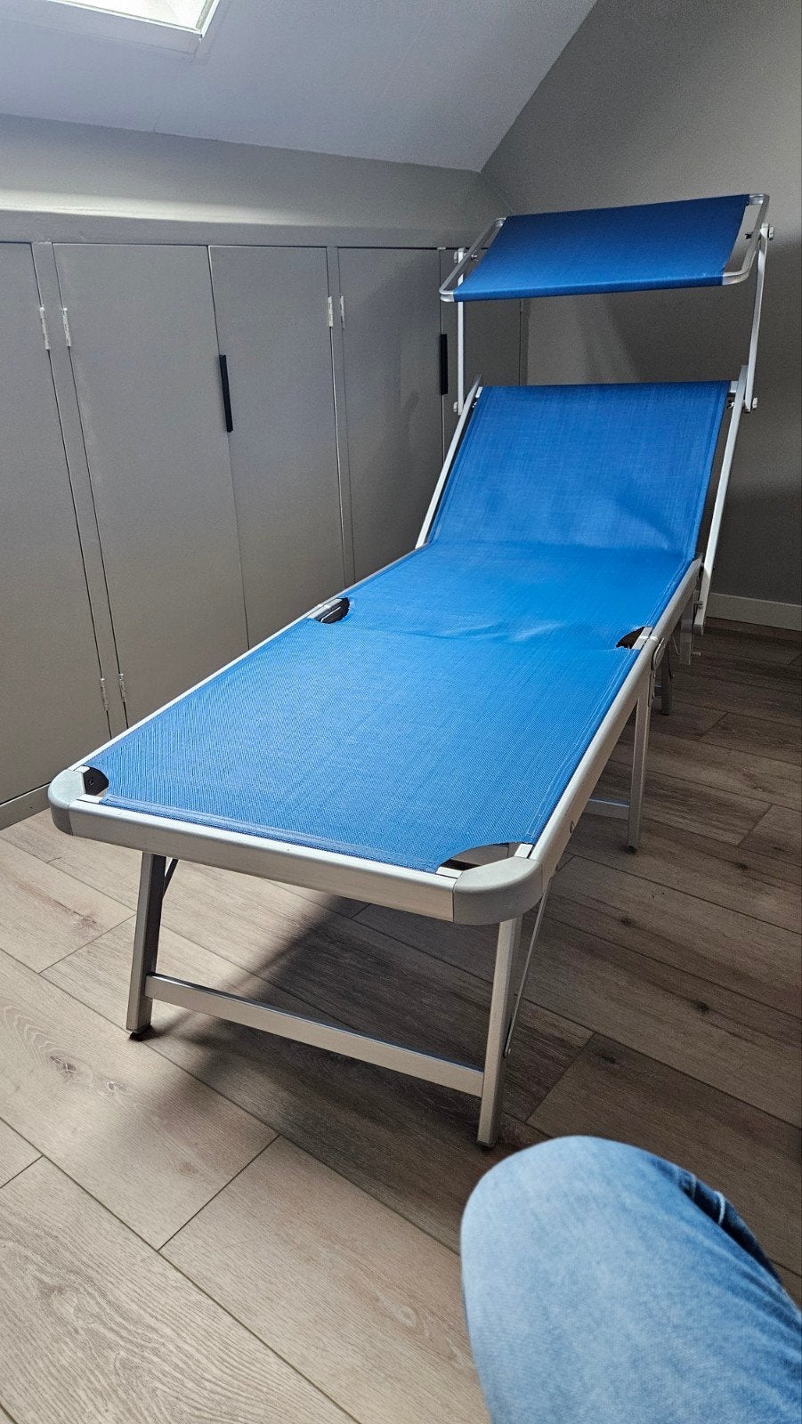 Opvouwbaar ligbed met zonnescherm - Blauw, Tuin en Terras, Ligbedden, Ophalen, Gebruikt, Aluminium, Verstelbaar