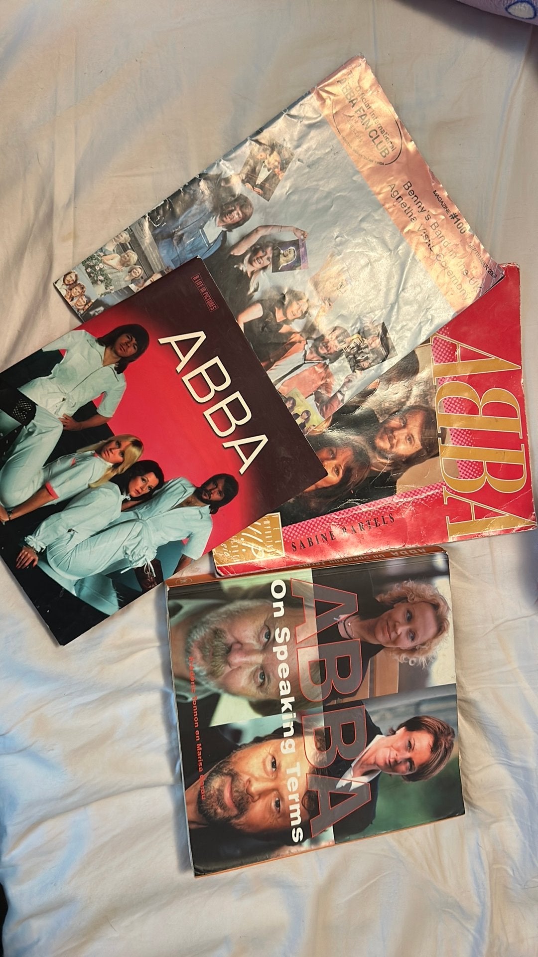 ABBA - boek en magazines, Verzamelen, Ophalen of Verzenden, Zo goed als nieuw, Boek, Tijdschrift of Artikel
