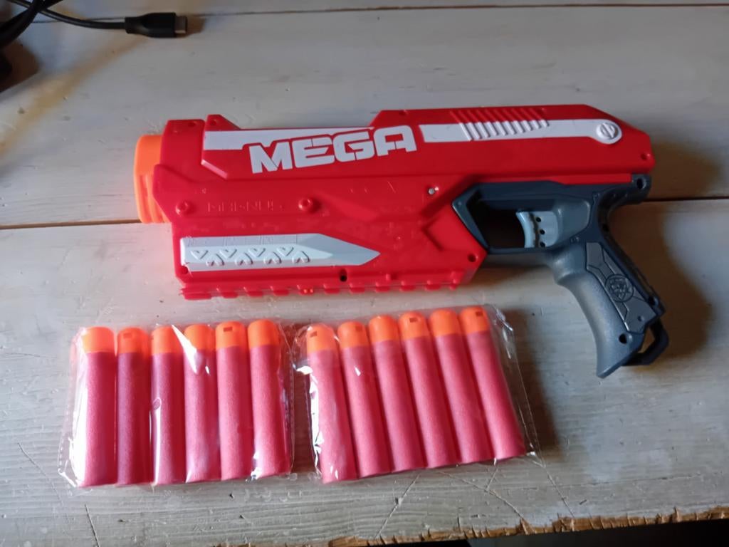 Nerf magnus mega pistool met pijltjes!, Ophalen of Verzenden