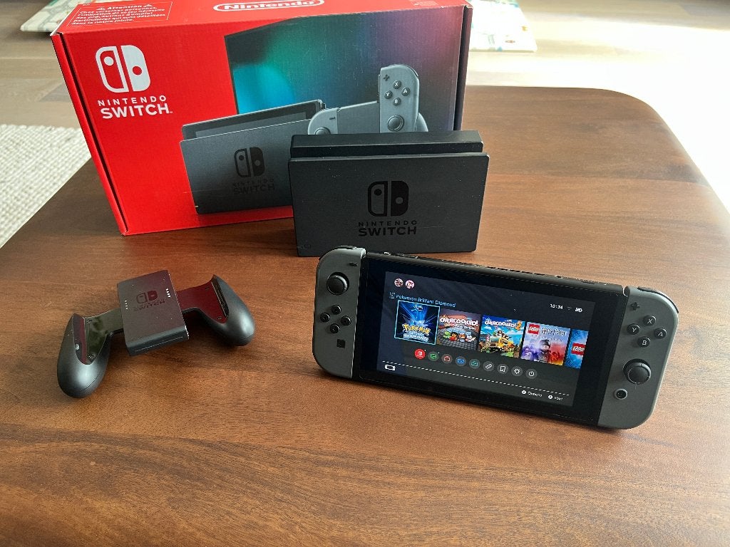 Nintendo Switch (2019-model), Ophalen of Verzenden, Gebruikt, Met 2 controllers, Switch 2019 Upgrade