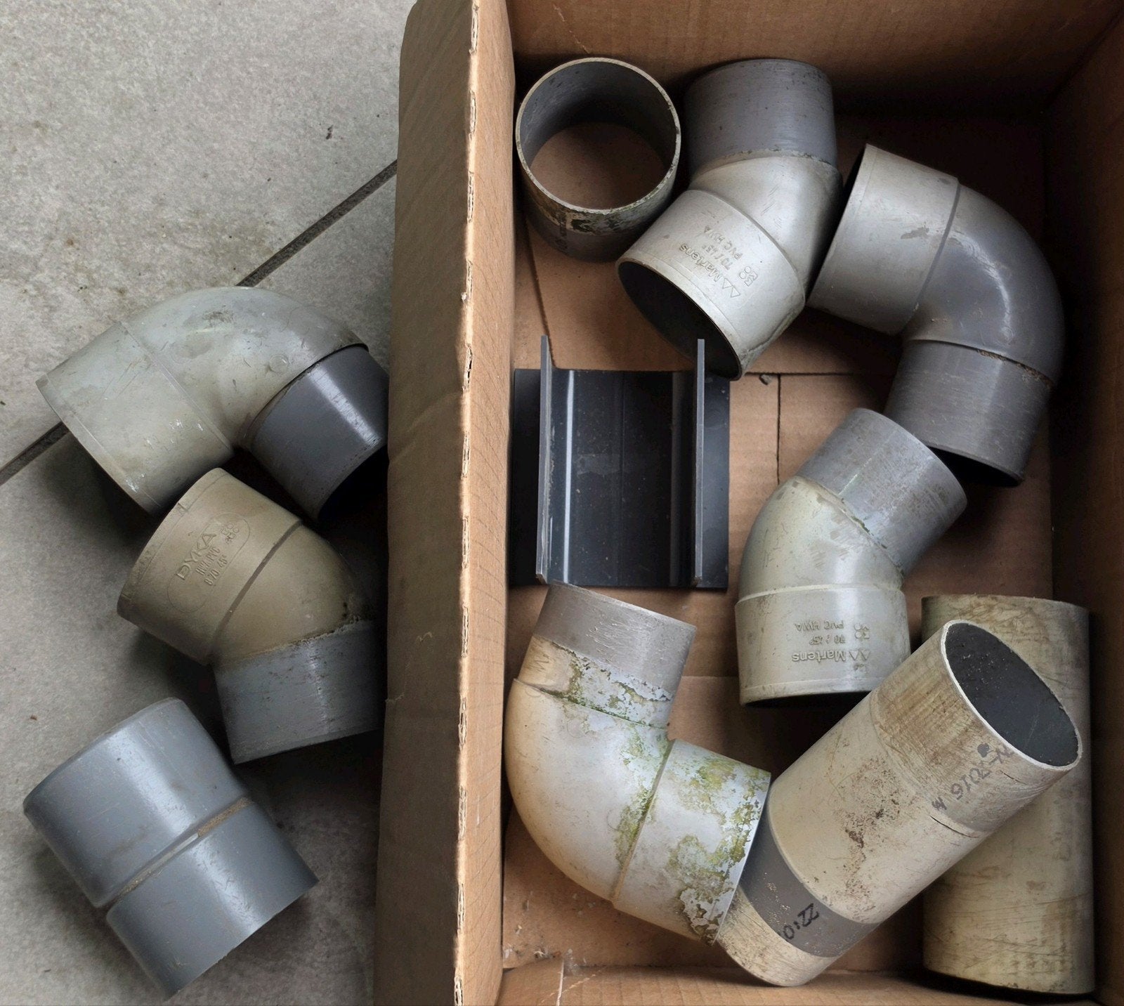 Diverse PVC bochten en afvoeren riool/HWA hemelwater 70mm, Bochten, Gebruikt, Pvc, 60 tot 80 mm