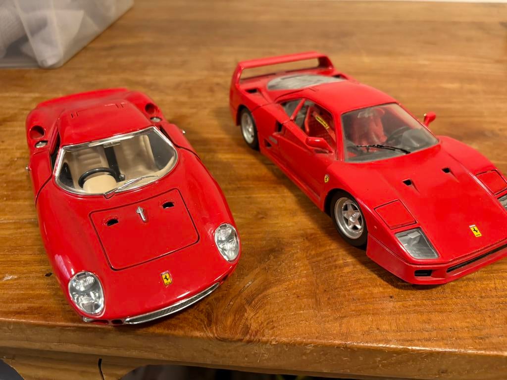 Ferrari 2 maal. Bburago 1:18, Hobby en Vrije tijd, Modelauto's | 1:18, Ophalen of Verzenden, Zo goed als nieuw, Auto, Bburago