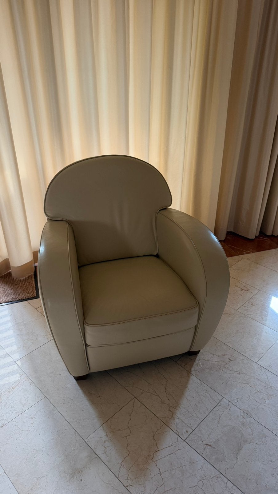 Natuzzi beige lederen fauteuil, Huis en Inrichting, Ophalen, Gebruikt, 75 tot 100 cm, Modern