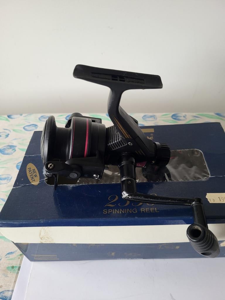 Shakespeare 2350 spinningreel., Ophalen of Verzenden, Molen