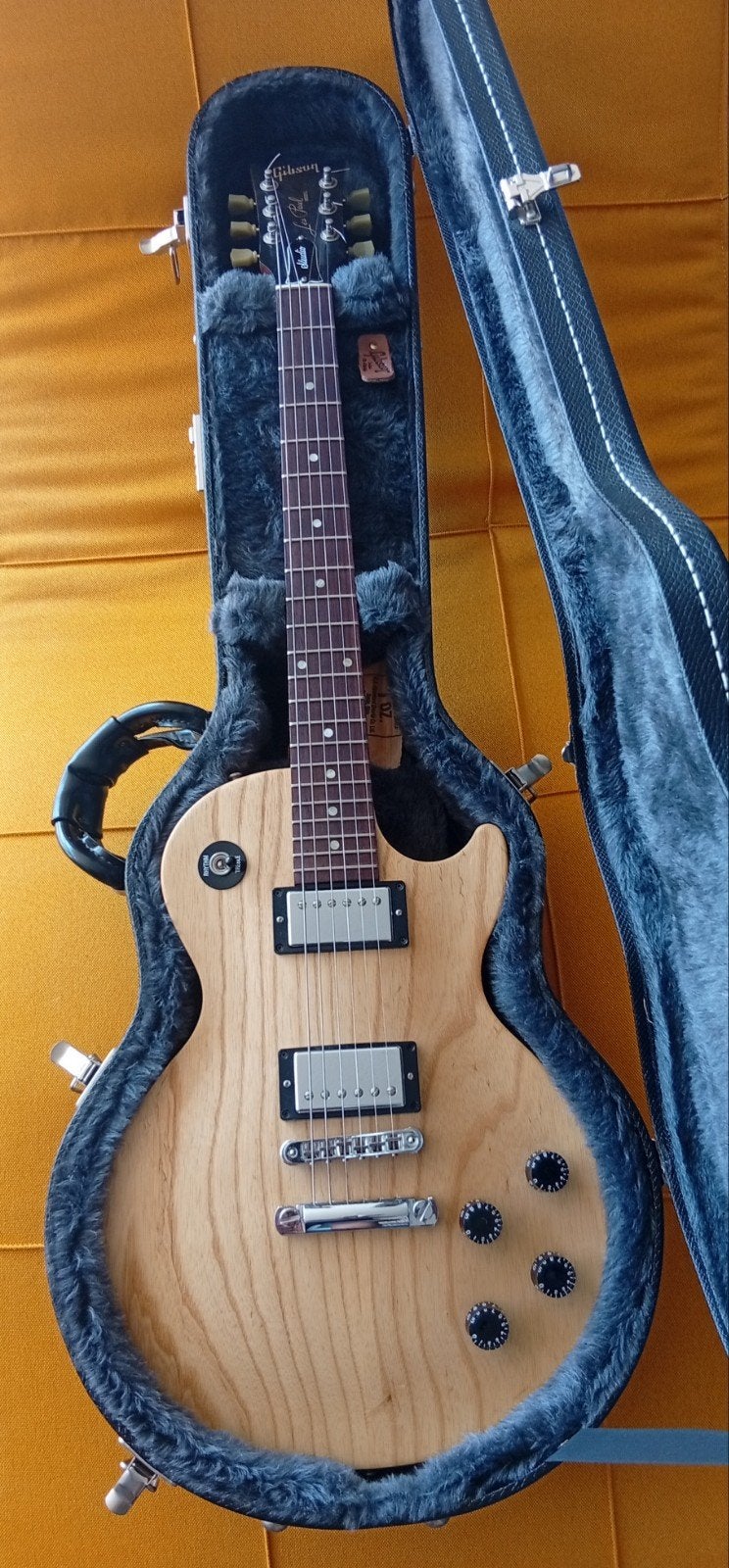 Foto 3 van Gibson les Paul Studio Swamp Ash Limited Edition