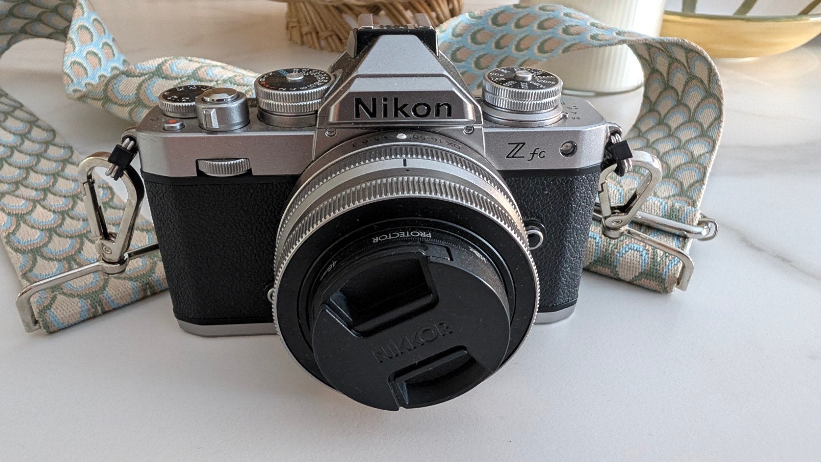 Nikon Z FC Systeemcamera met 16-50mm lens, accu & SD kaart, Ophalen, Accu, Kantelbaar/draaibaar scherm, Zo goed als nieuw