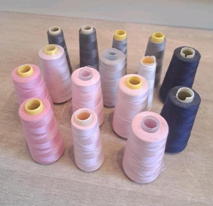 Lockgaren grote klossen naaigaren roze grijs blauw, Ophalen of Verzenden, Zo goed als nieuw, Garen of Naald(en)