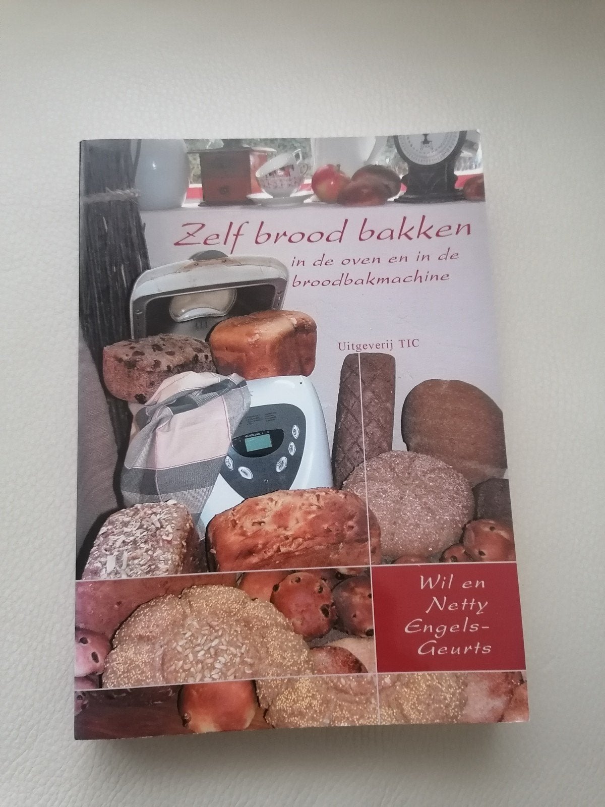 Zelf brood bakken - Wil en Netty Engels-Geurts, Boeken, Ophalen of Verzenden, Zo goed als nieuw, Nederland en België, Wil en Netty Engels-Geurts