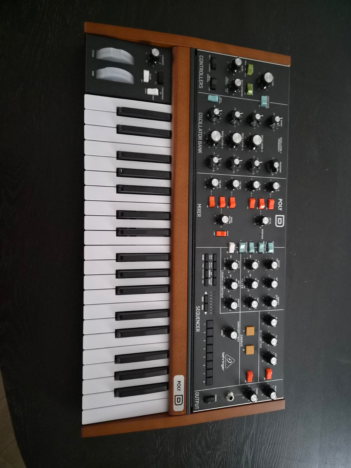 Behringer Poly D Synthesizer - Zo goed als nieuw, Zo goed als nieuw, Met midi-aansluiting, Ophalen, 49 toetsen