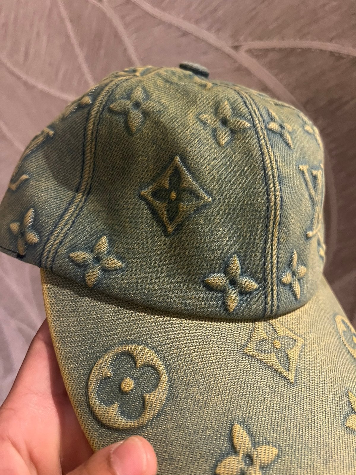 Louis Vuitton LV pet hat nieuw denim logo, Ophalen of Verzenden, Nieuw, 57 cm (M, 7⅛ inch) of minder, Pet