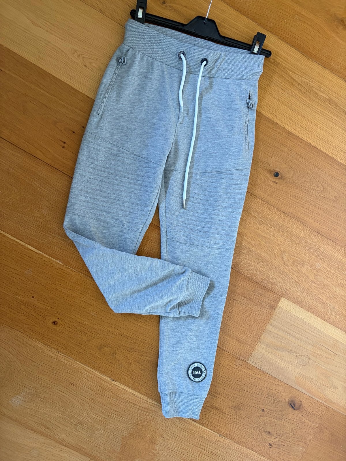 Billy & Lilly grijze joggingbroek maat 134 zo goed als nieuw, Ophalen of Verzenden, Zo goed als nieuw, Jongen of Meisje, Broek