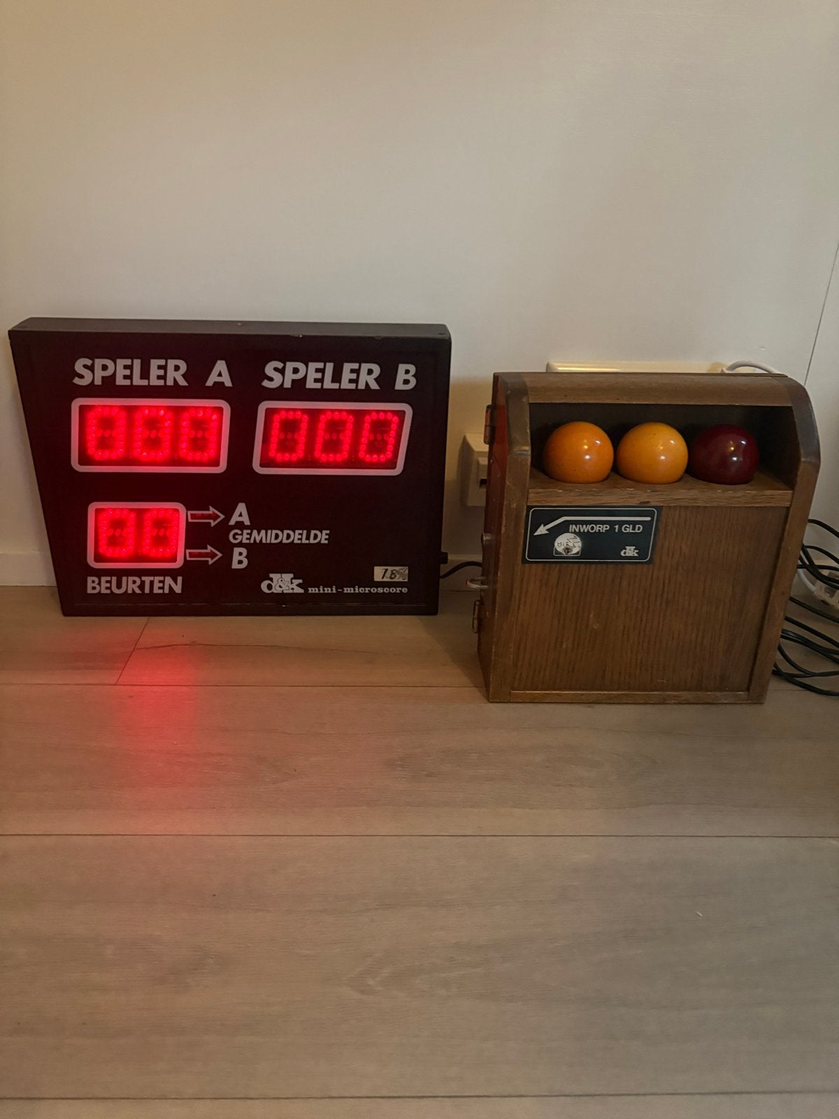 D&K Biljartklok en Score Teller - Mini-Microscore, Verzenden, Zo goed als nieuw, Biljarttafel