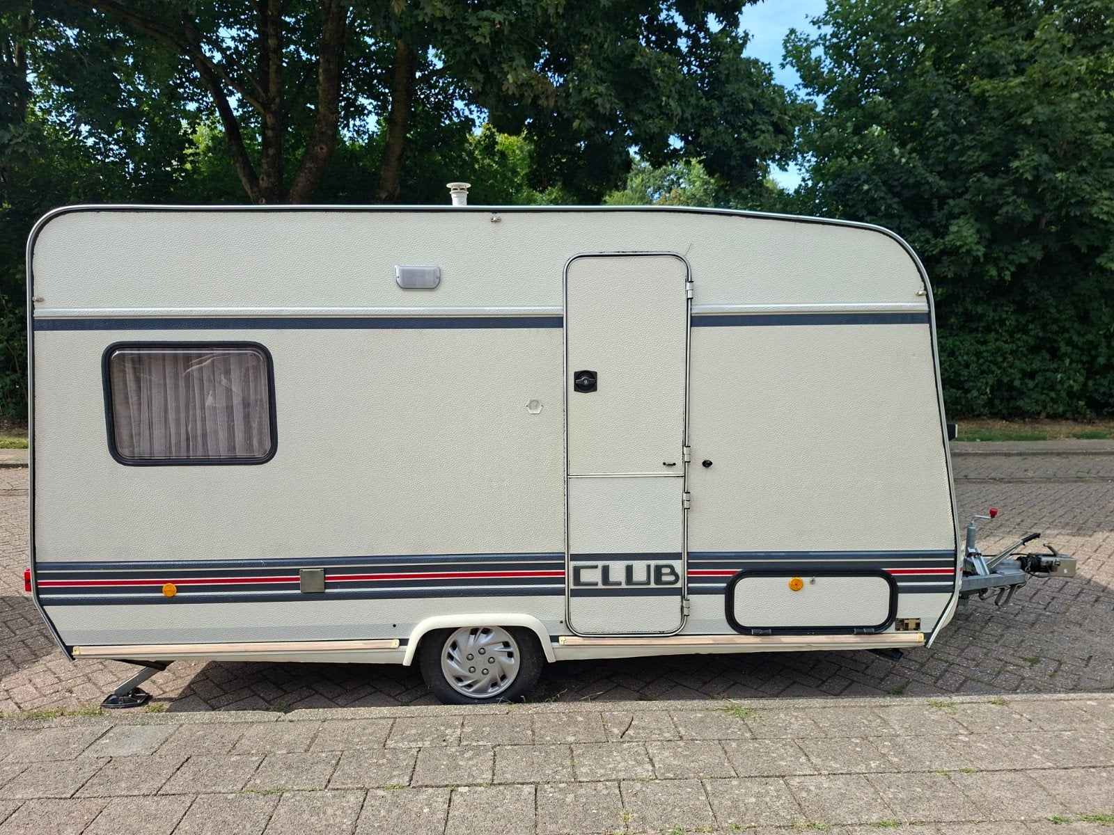 Bürstner Holiday Club caravan met luifel, Koelkast, Kleine zit, Dwarsbed, Particulier
