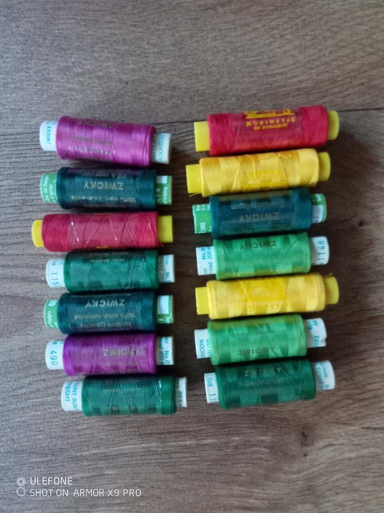 NIEUW 14 klosjes naaigaren, Ophalen of Verzenden, Nieuw, Garen of Naald(en)