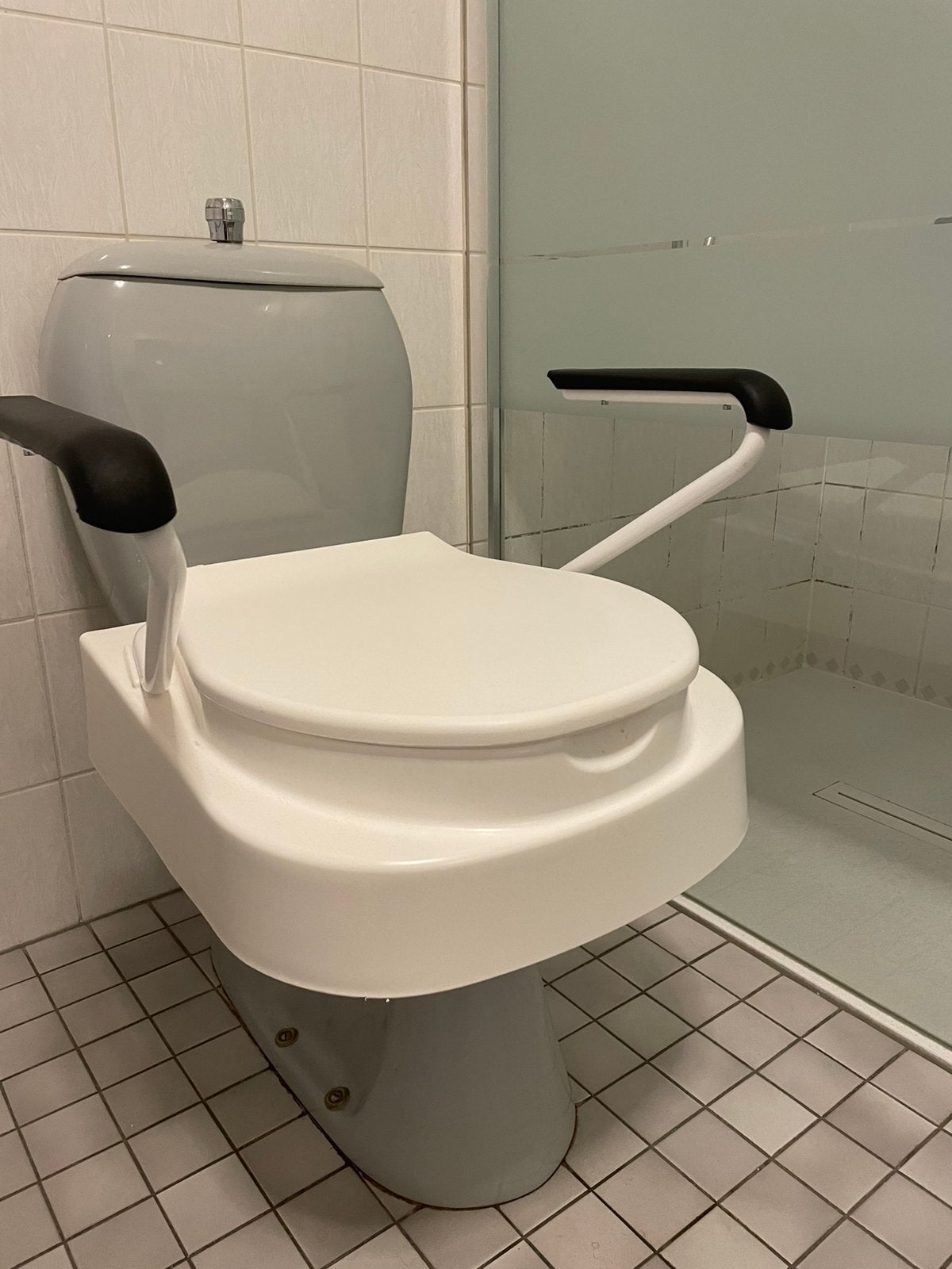 Toiletverhoger met armleuningen, Ophalen, Gebruikt