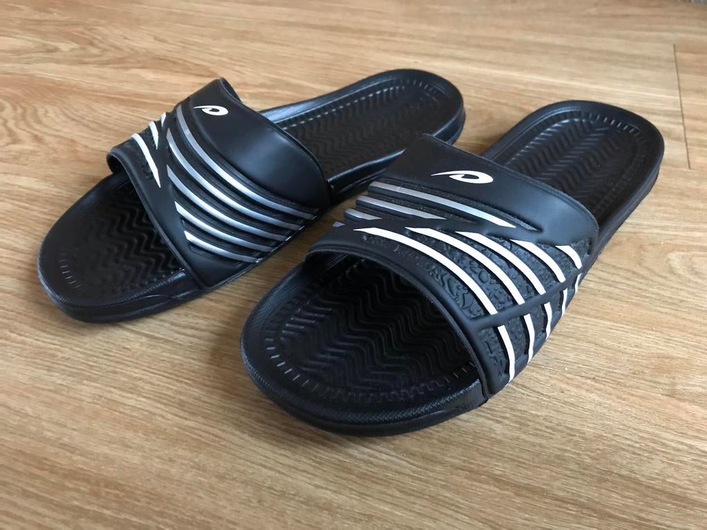 Slippers Maat 43 Zwart, Zwart, Nieuw, Ophalen, Slippers
